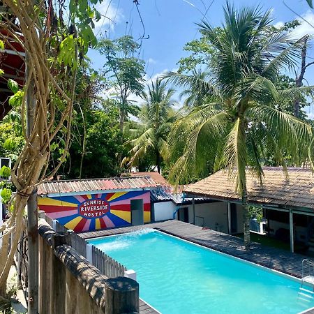Sunrise Riverside Pool Hostel Luang Prabang Bagian luar foto