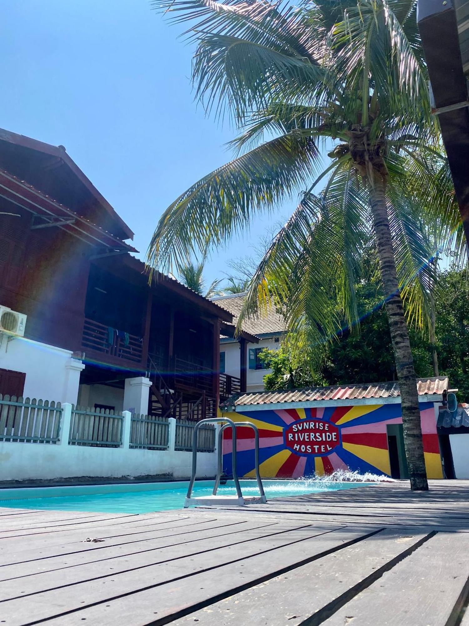 Sunrise Riverside Pool Hostel Luang Prabang Bagian luar foto