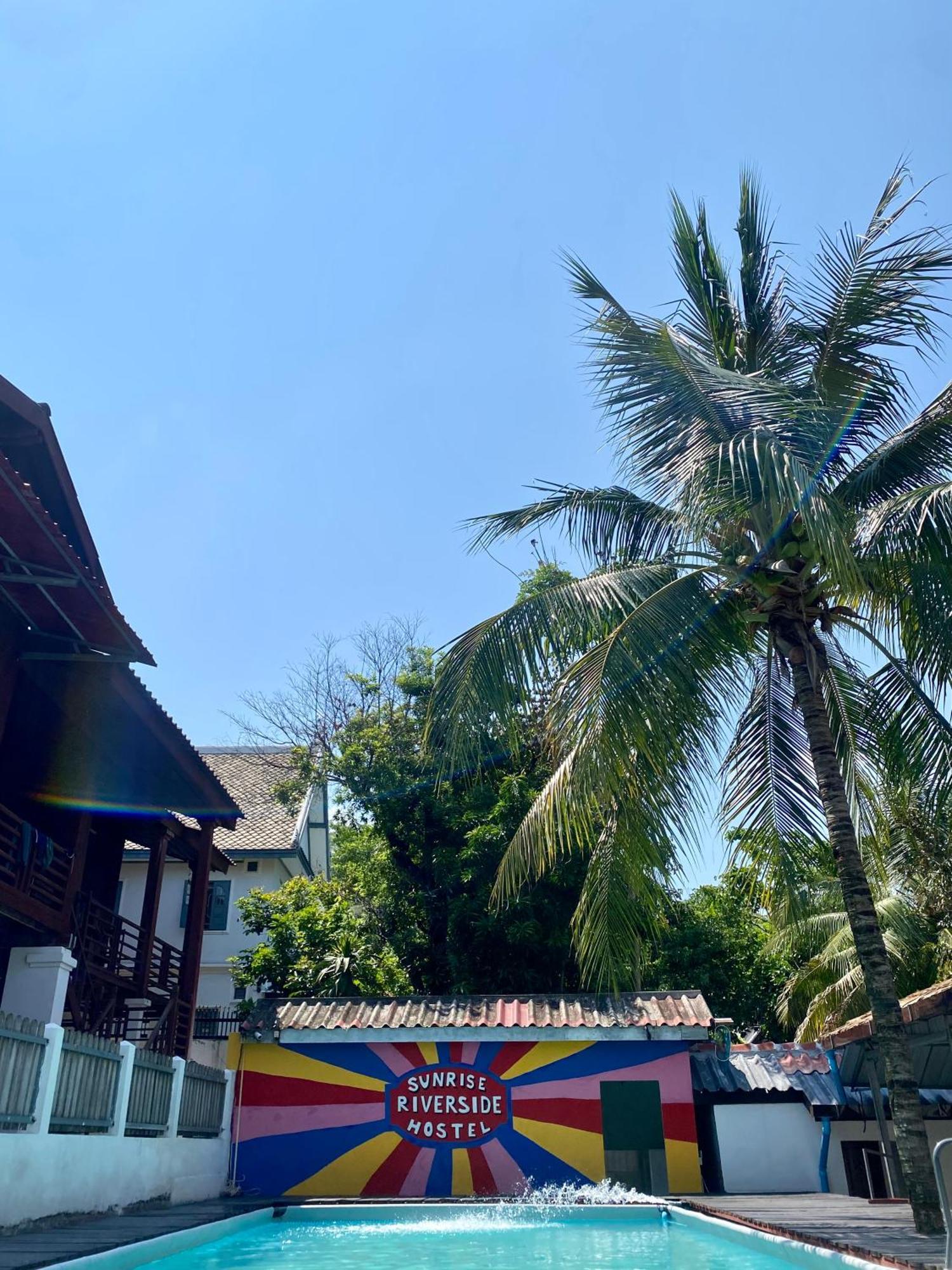 Sunrise Riverside Pool Hostel Luang Prabang Bagian luar foto