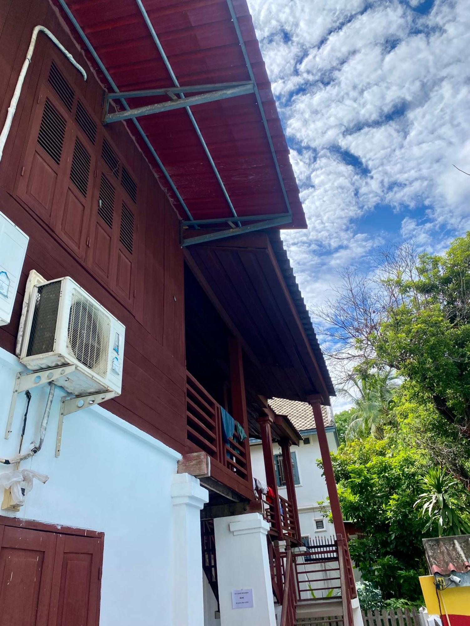 Sunrise Riverside Pool Hostel Luang Prabang Bagian luar foto